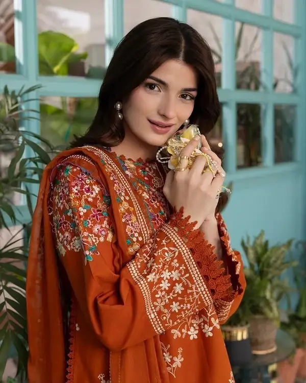 3 Pcs Women's Unstitched Embroidered Suit – Batik Design price in Pakistan